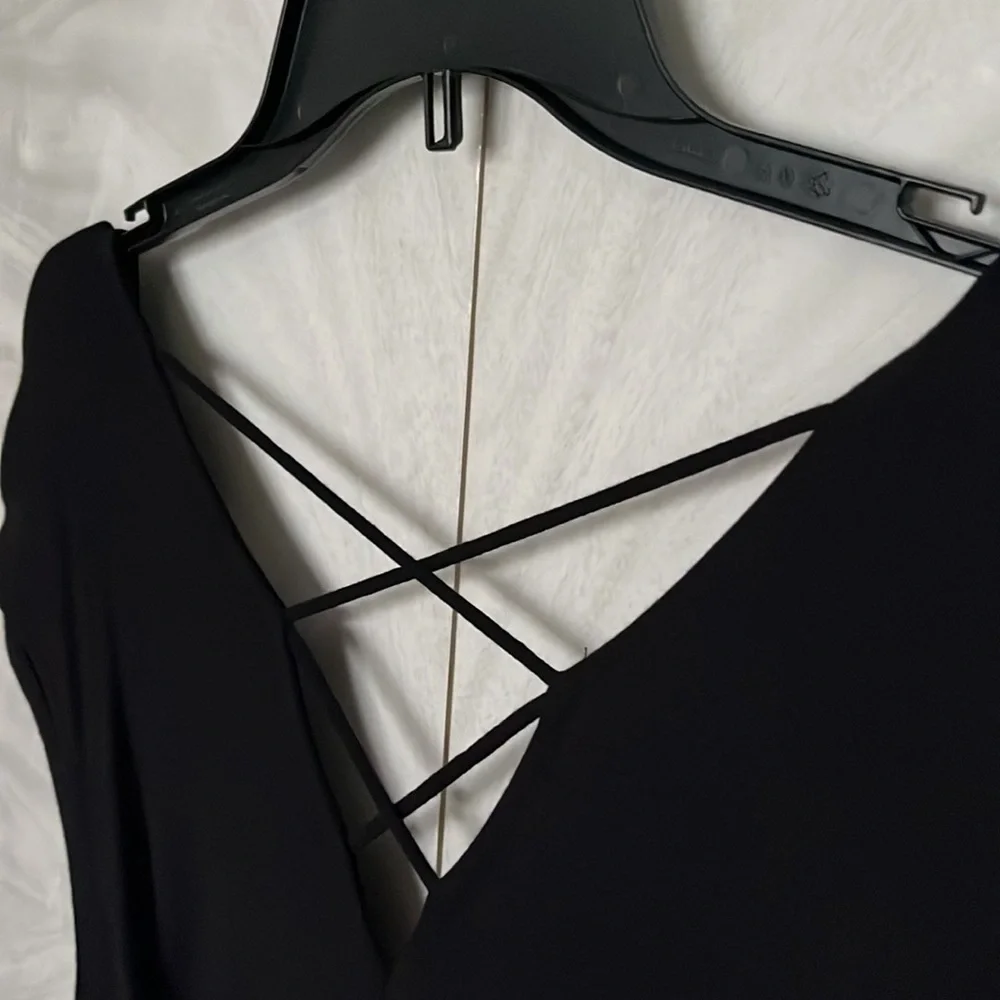 💖 3/$15 Guess Belted Black Top - Picture 4 of 10